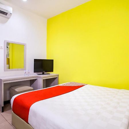 Oyo 119 Belvena Hotel Jakarta Kültér fotó